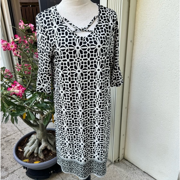 TACERA. NWT. Black & White Midi dress w/ Bell Sleeves.Crisscross straps … - Picture 2 of 14